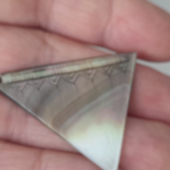 Triangle Abalone Shell Pendant - Picture 4 of 5